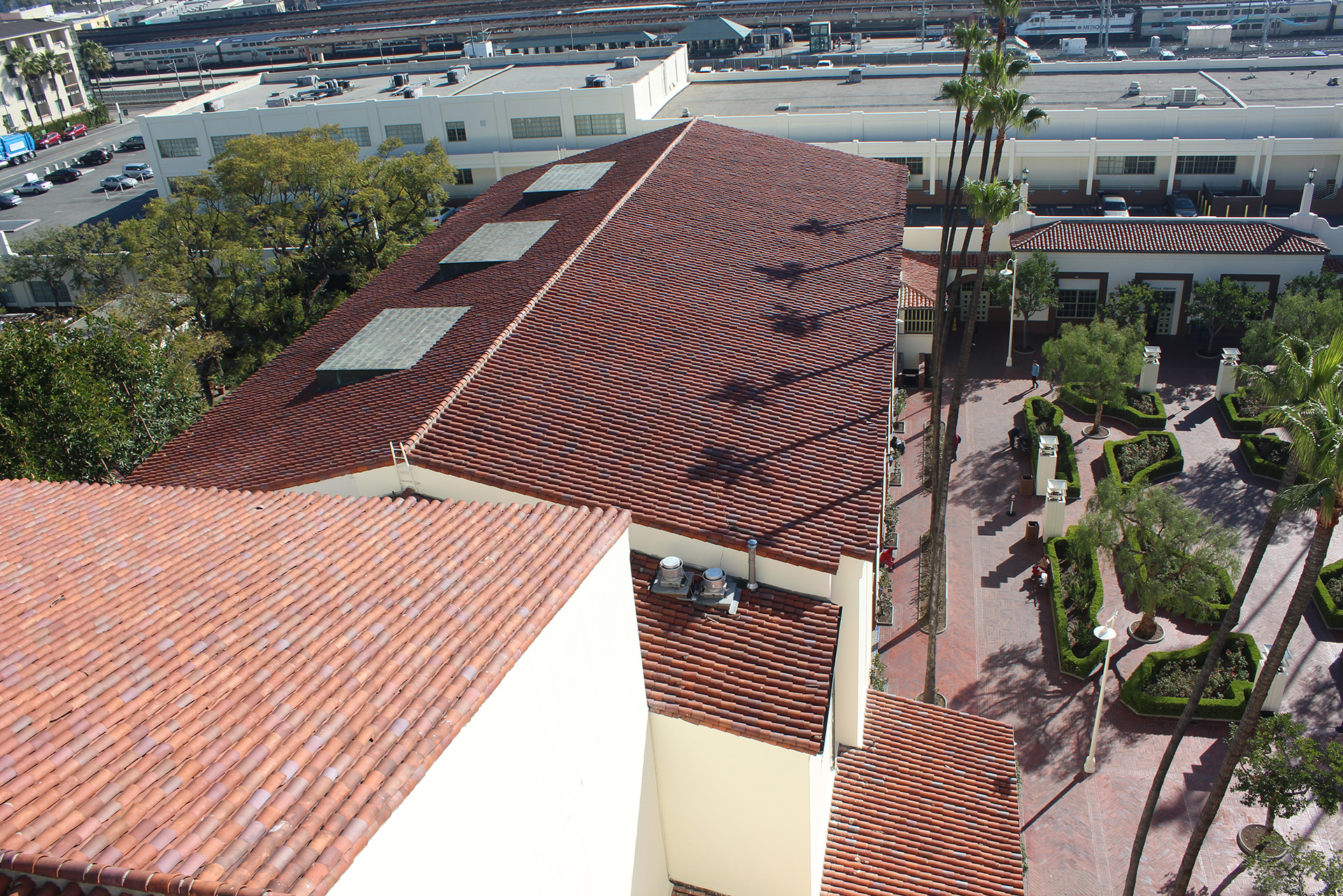 RamonSoto_Eberhard_UnionStation Los Angeles Union Station roofing tile project from construction roofing, waterproofing, sheet metal company Eberhard, A Tecta America Company, LLC
